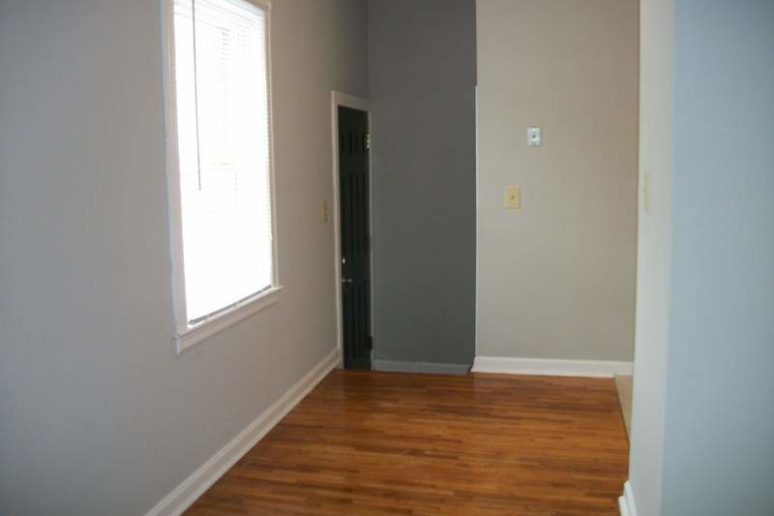 1 BR Home With Hardwood Floors in Dining Area