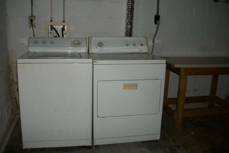 1 BR Home for Rent with Washer & Dryer in Basement