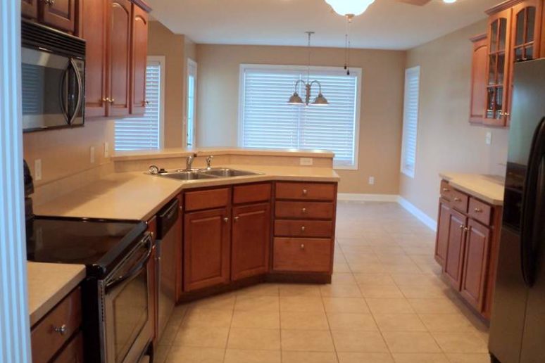 4 BR Home for rent with stainless steel appliances