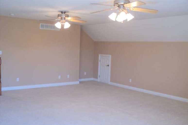 4 BR Home for rent with bonus room space