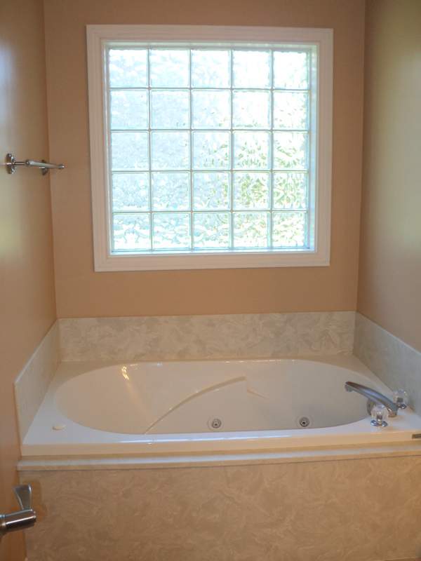4 BR Home for rent with whirlpool jet tub